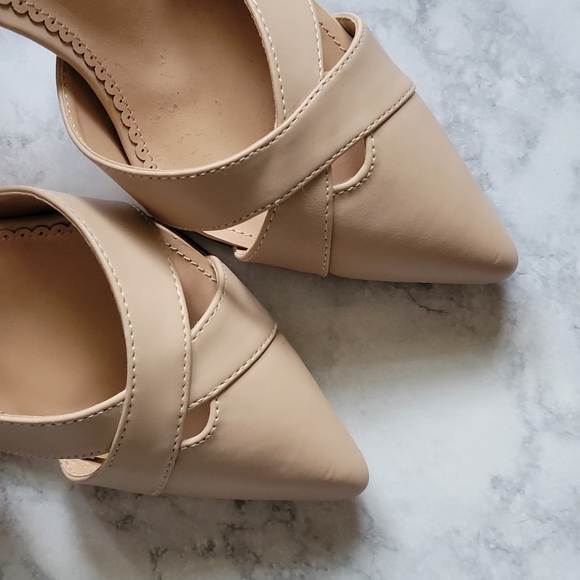 Journee Collection nude Dora pumps size 7 - Picture 4 of 7
